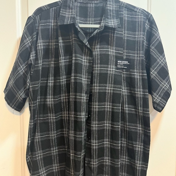 Short Sleeved Black Plaid Dazy Flannel - Picture 1 of 2